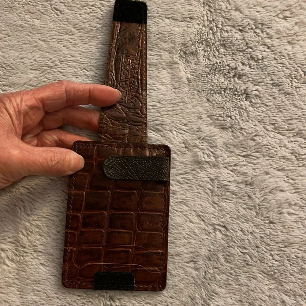 Faux embossed leather credit card/money clip  NWOT Sienna